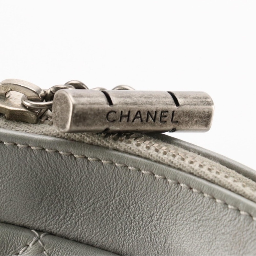 CHANEL Country Chic Bowler Shoulder Bag in Grey Quilted Calfskin Leather - Picture 6 of 12